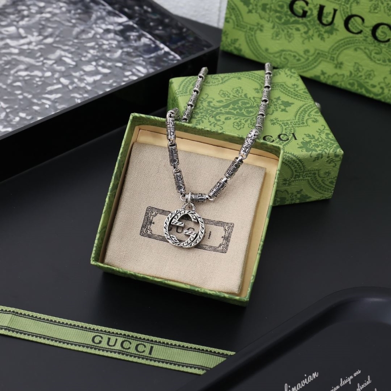 G*u*i necklaces